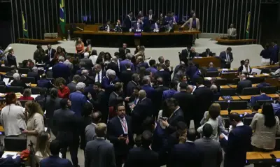 Câmara aprova isenção de Imposto de Renda para quem ganha até R$ 5 mil; projeto vai ao Senado
