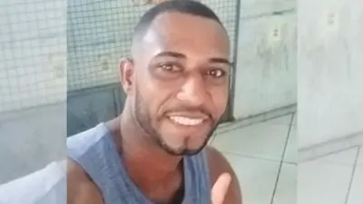 Homem é morto por traficantes após urinar na frente de crianças