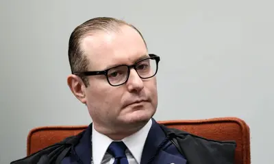 Zanin acompanha Moraes e vota para condenar réus do núcleo de desinformação