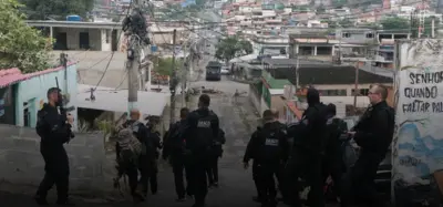 Megaoperação no RJ termina com 64 mortos, 81 presos e 93 fuzis apreendidos