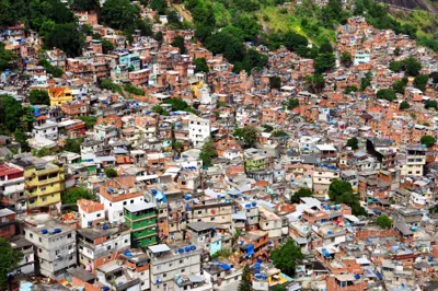 Moradores do RJ pedem penas duras para bandidos e a definição do CV como terrorismo