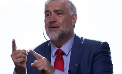 Deputado coloca pagode para tocar durante CPMI com Onyx Lorenzoni