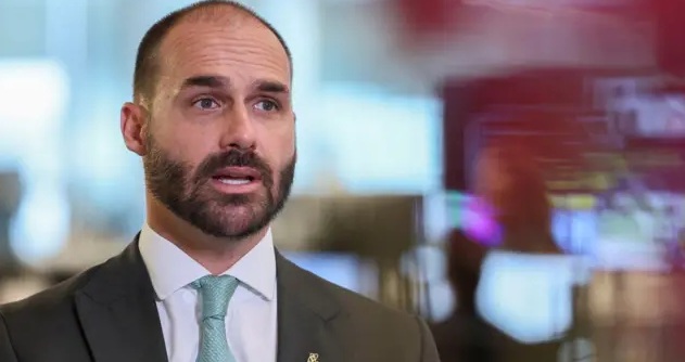 Demissão de Eduardo Bolsonaro da PF consolida a supressão de garantias; Veja o vídeo