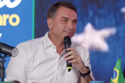 “Sua dívida com o Tigrinho é culpa do Lula”, diz Flávio
